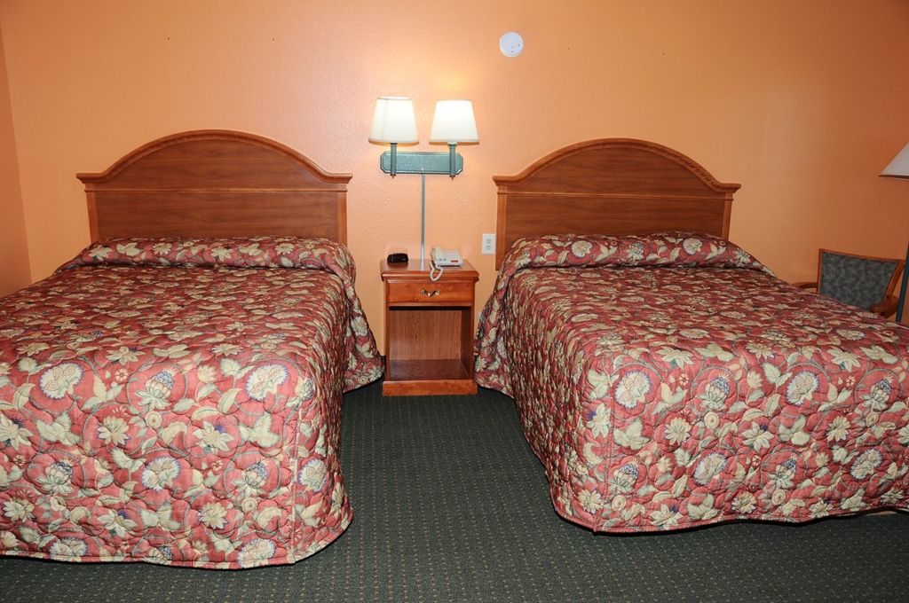 American Inn Cleburne Room photo