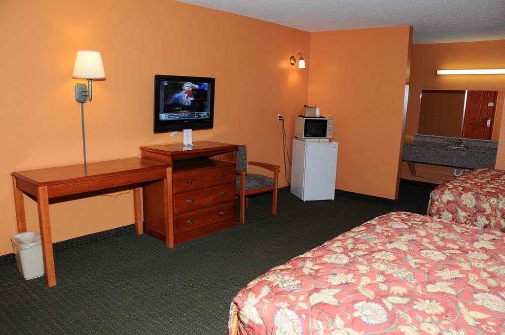 American Inn Cleburne Room photo